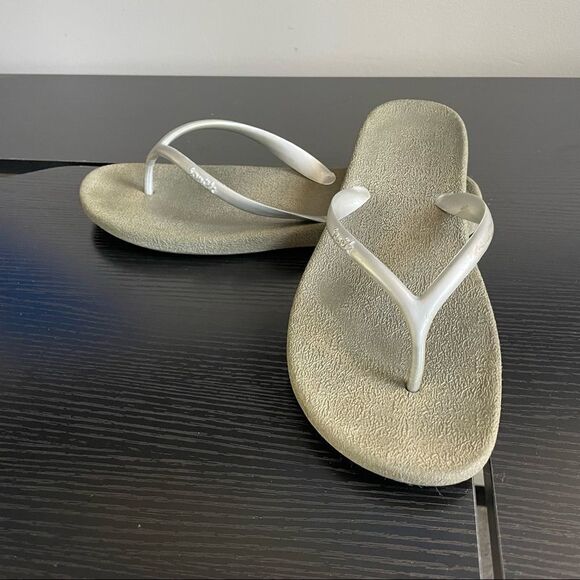 Sanuk Gray & Silver Thong Flip Flops, 10 - Picture 2 of 14